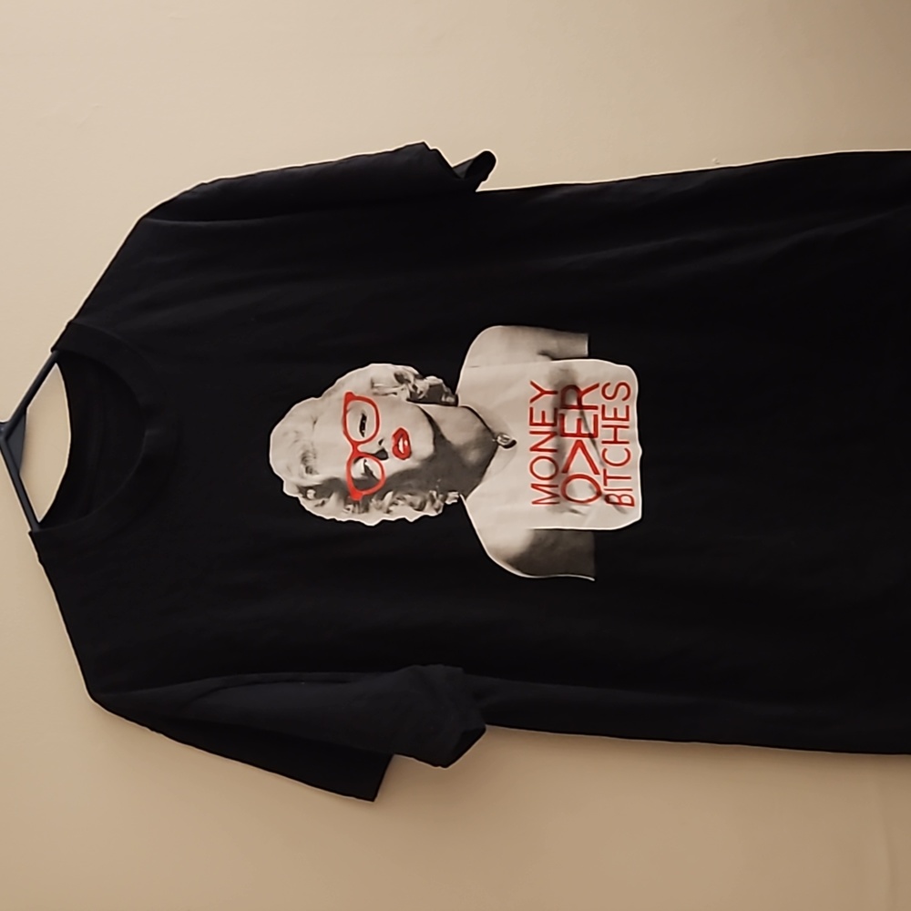 Medium Black TSHIRT‎
